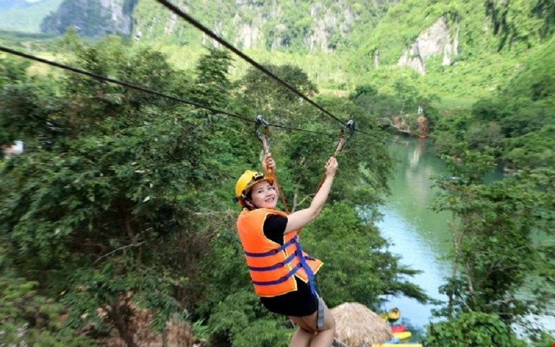 Trò chơi ZIPLNE - Tạo cho du khách cảm giác thích thú, mạo hiểm.